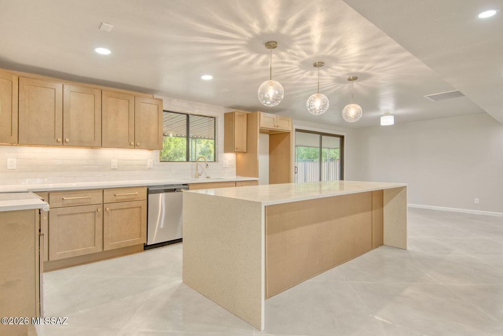 8261 E 18th Street, Tucson, AZ 85710