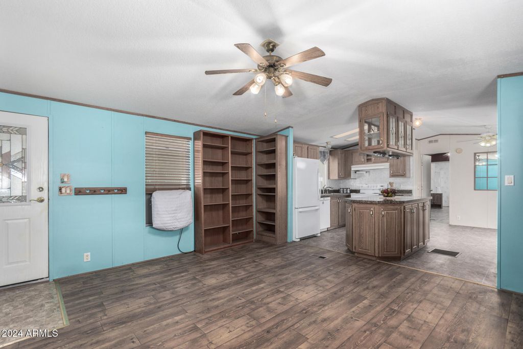 126 S TOMAHAWK Road 96, Apache Junction, AZ 85119 — photo 4