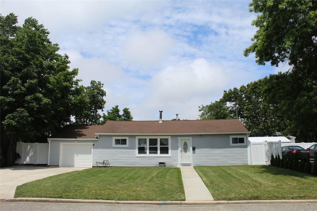 45 Tamarack Street, Central Islip, NY 11722