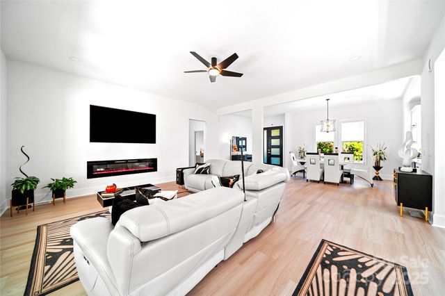 1045 Churchfield Lane, Rockwell, NC 28138