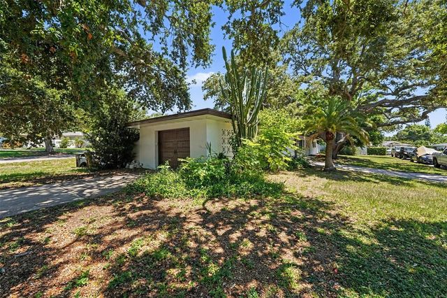 217 GARDEN CIRCLE, Belleair, FL 33756