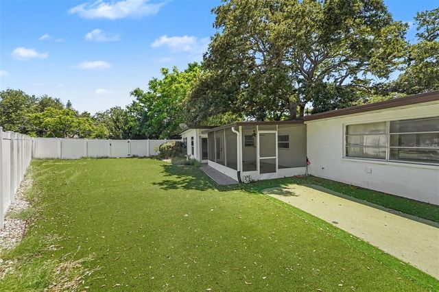 217 GARDEN CIRCLE, Belleair, FL 33756
