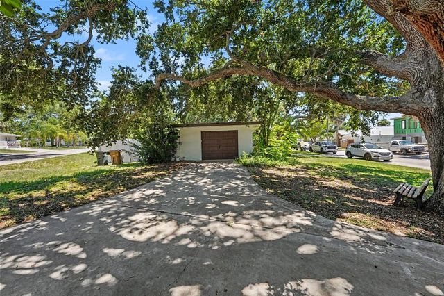 217 GARDEN CIRCLE, Belleair, FL 33756