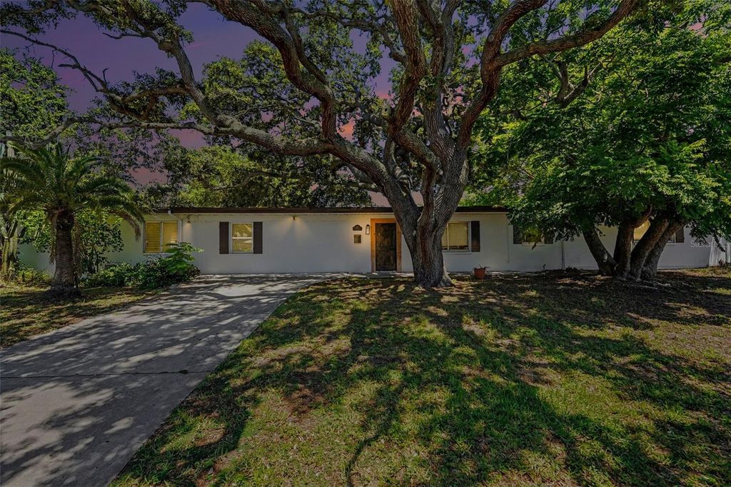 217 GARDEN CIRCLE, Belleair, FL 33756