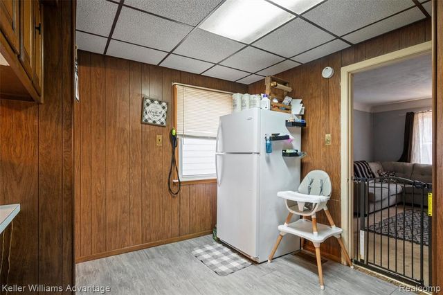 2085 Thomas Street, Lincoln Park, MI 48146