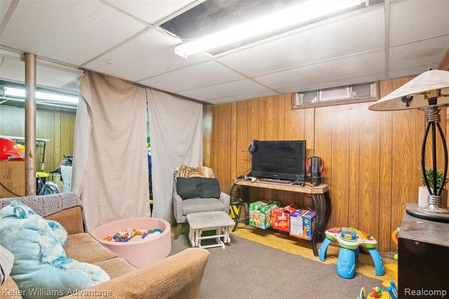 2085 Thomas Street, Lincoln Park, MI 48146