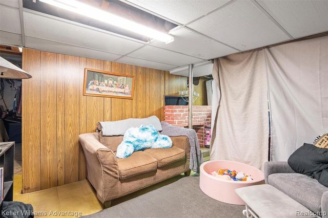 2085 Thomas Street, Lincoln Park, MI 48146