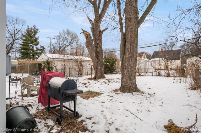 2085 Thomas Street, Lincoln Park, MI 48146