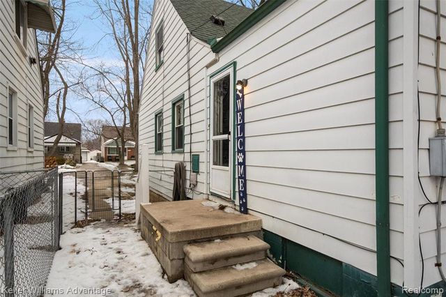 2085 Thomas Street, Lincoln Park, MI 48146