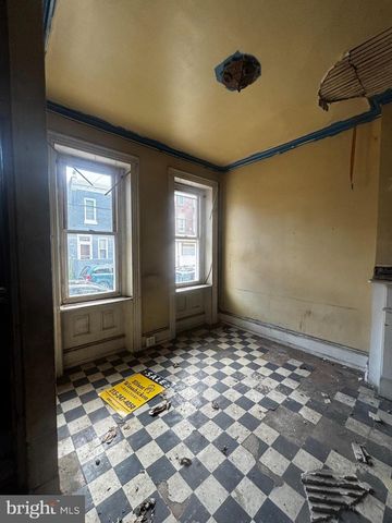 911 W HUNTINGDON ST, Philadelphia, PA 19133