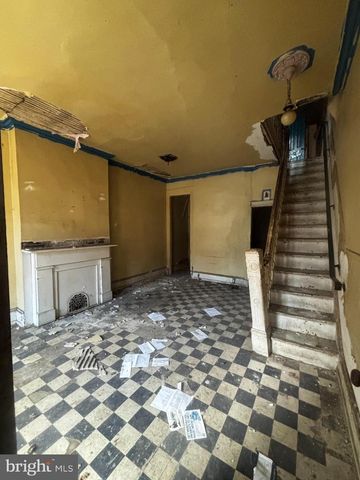911 W HUNTINGDON ST, Philadelphia, PA 19133