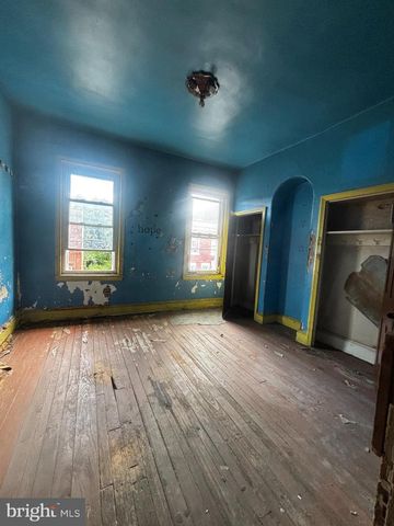 911 W HUNTINGDON ST, Philadelphia, PA 19133
