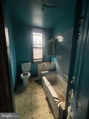 911 W HUNTINGDON ST, Philadelphia, PA 19133