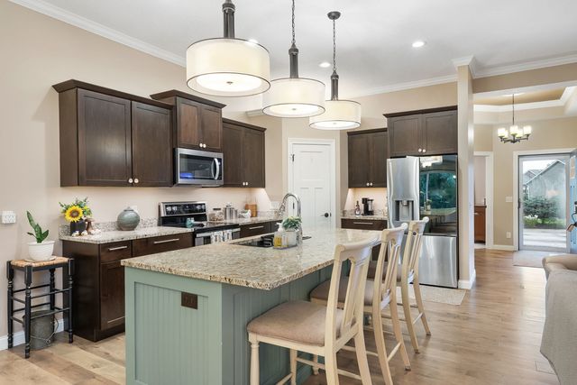 2535 Pheasant Creek Circle, Davenport, IA 52807