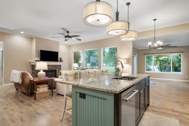 2535 Pheasant Creek Circle, Davenport, IA 52807