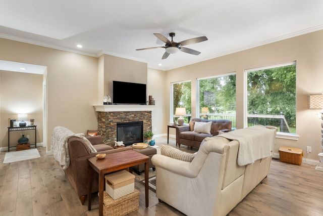 2535 Pheasant Creek Circle, Davenport, IA 52807