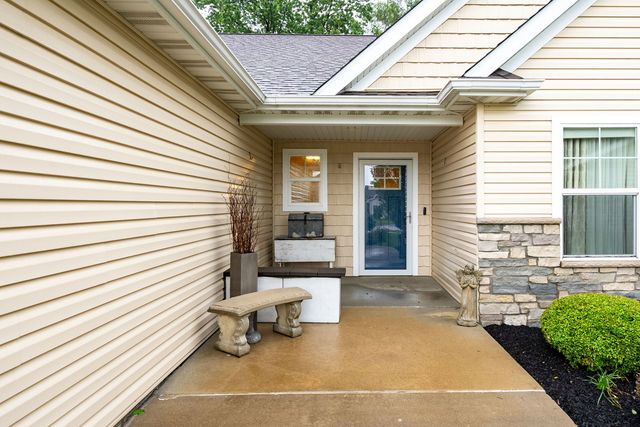 2535 Pheasant Creek Circle, Davenport, IA 52807