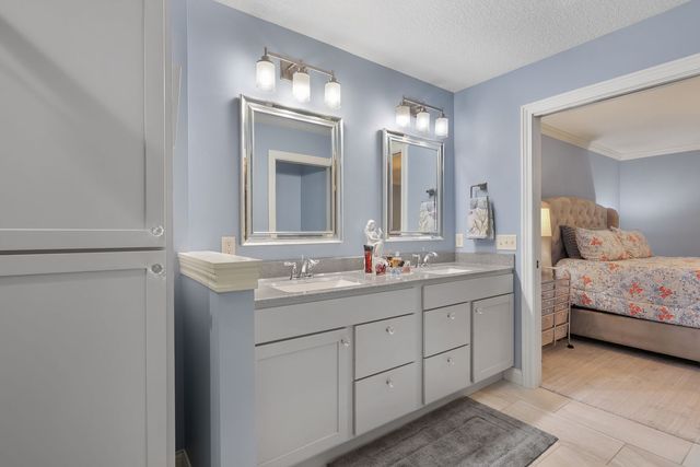 2535 Pheasant Creek Circle, Davenport, IA 52807