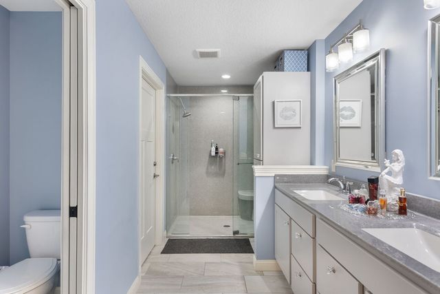2535 Pheasant Creek Circle, Davenport, IA 52807