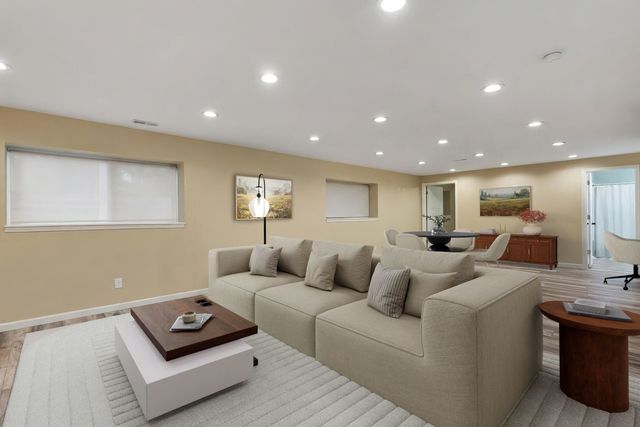 2535 Pheasant Creek Circle, Davenport, IA 52807