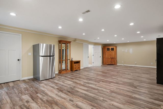 2535 Pheasant Creek Circle, Davenport, IA 52807
