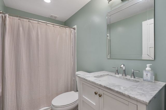 2535 Pheasant Creek Circle, Davenport, IA 52807