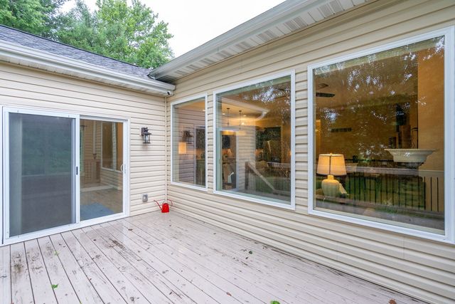 2535 Pheasant Creek Circle, Davenport, IA 52807