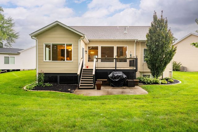 2535 Pheasant Creek Circle, Davenport, IA 52807
