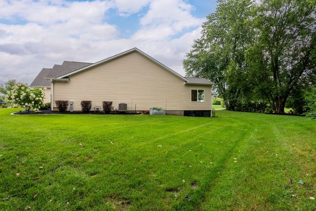 2535 Pheasant Creek Circle, Davenport, IA 52807