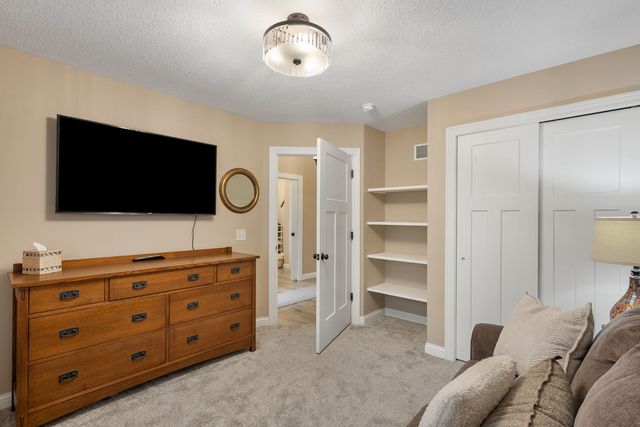 2535 Pheasant Creek Circle, Davenport, IA 52807