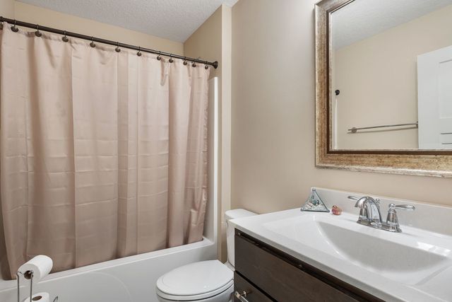2535 Pheasant Creek Circle, Davenport, IA 52807