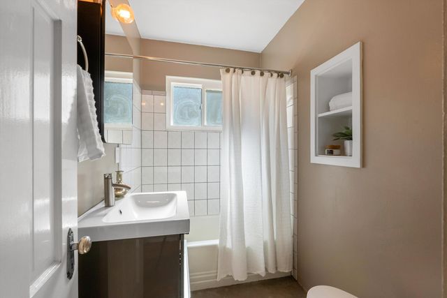 420 Bryn Mawr Drive SE, Albuquerque, NM 87106