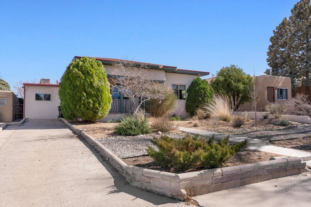 420 Bryn Mawr Drive SE, Albuquerque, NM 87106