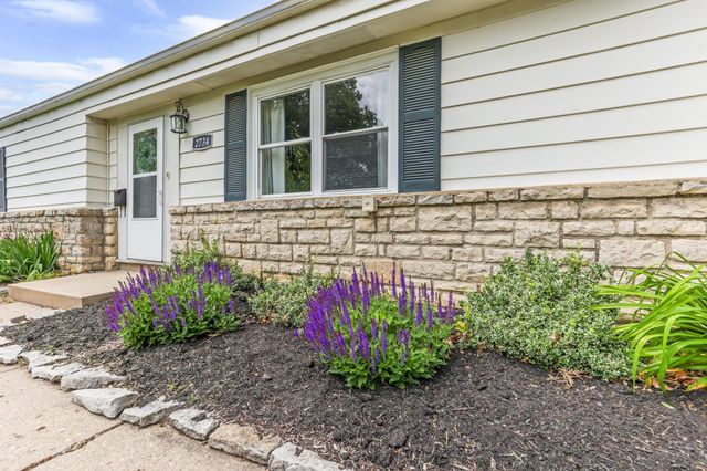 2734 Wellesley Road, Columbus, OH 43209