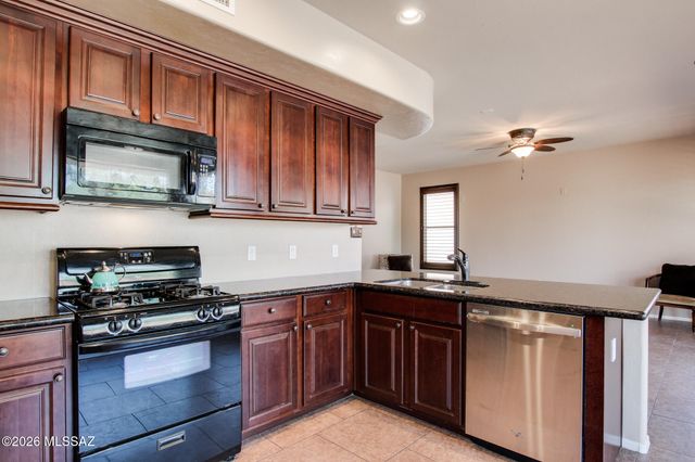 180 W Calle Paso Suave, Sahuarita, AZ 85629