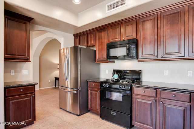 180 W Calle Paso Suave, Sahuarita, AZ 85629