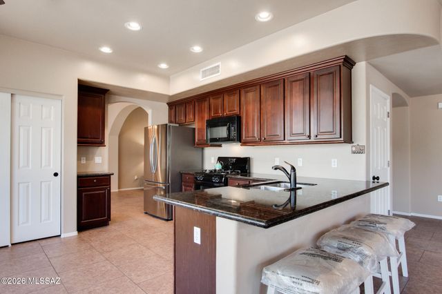 180 W Calle Paso Suave, Sahuarita, AZ 85629