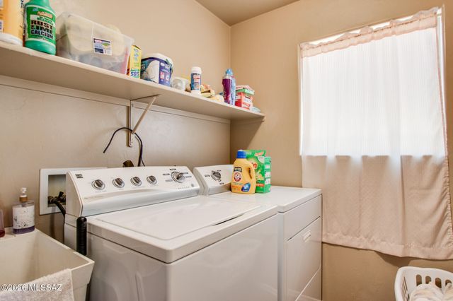 180 W Calle Paso Suave, Sahuarita, AZ 85629
