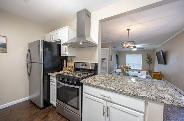 2705 Yucca Avenue, Fort Worth, TX 76111
