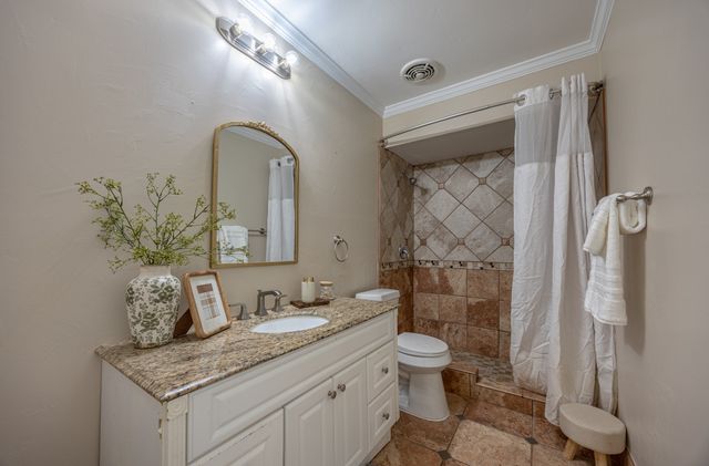 2705 Yucca Avenue, Fort Worth, TX 76111