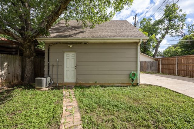 2705 Yucca Avenue, Fort Worth, TX 76111