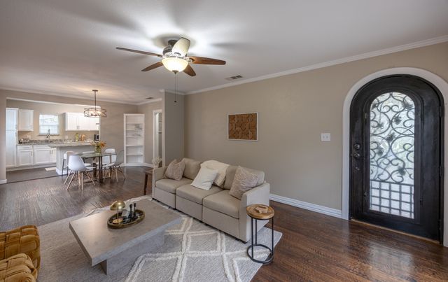 2705 Yucca Avenue, Fort Worth, TX 76111
