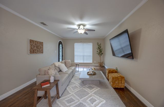 2705 Yucca Avenue, Fort Worth, TX 76111