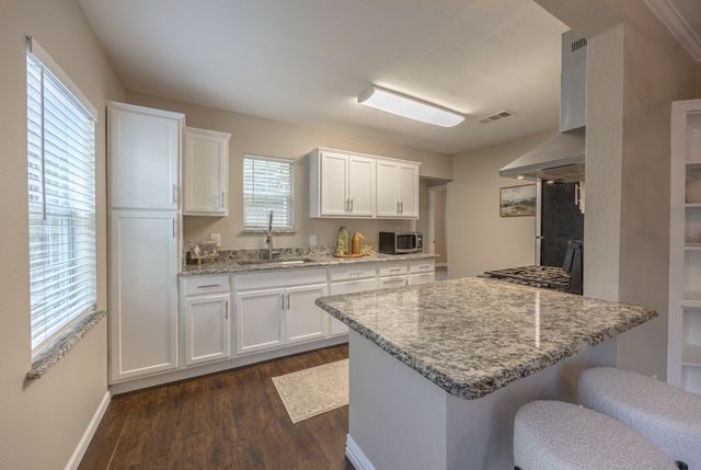 2705 Yucca Avenue, Fort Worth, TX 76111
