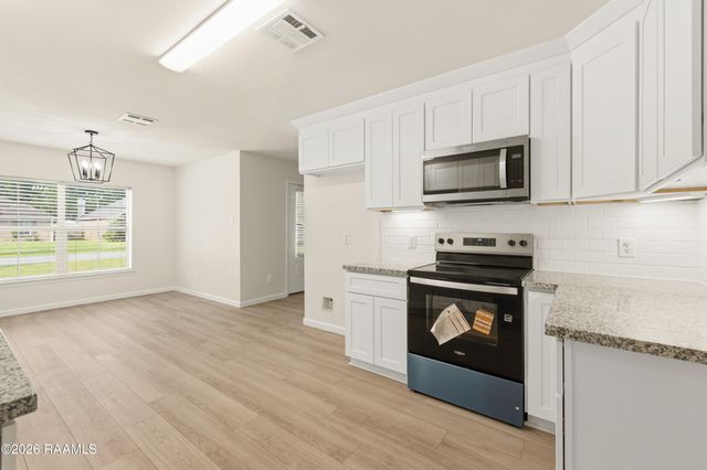 106 Rue Nuage, Carencro, LA 70520