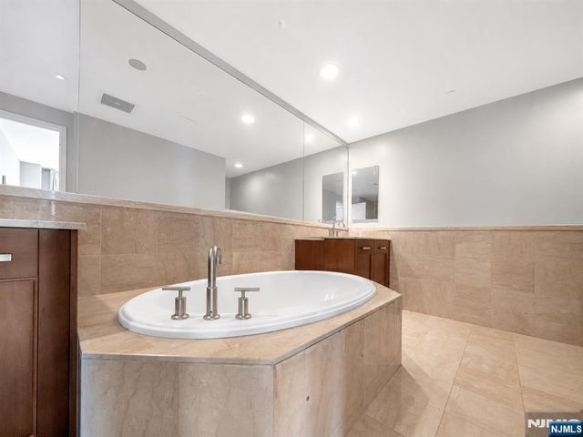 8100 River Road 905, North Bergen, NJ 07047