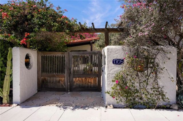 1705 S Genesee, Los Angeles, CA 90019