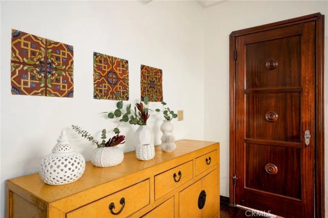 1705 S Genesee, Los Angeles, CA 90019
