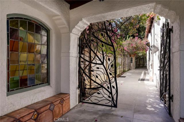 1705 S Genesee, Los Angeles, CA 90019