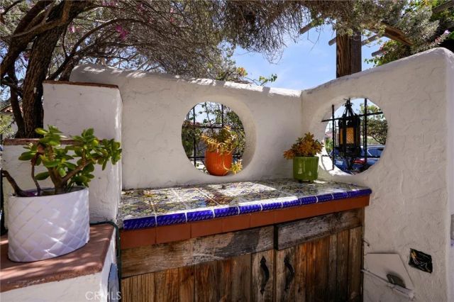 1705 S Genesee, Los Angeles, CA 90019